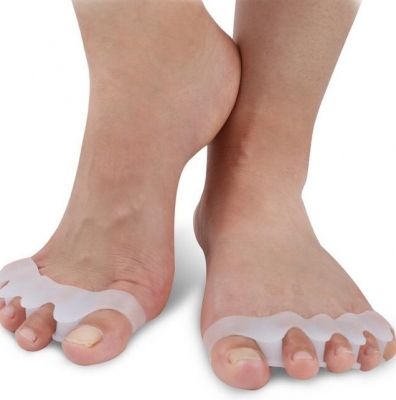 toe seperator for all toes frontview with foot