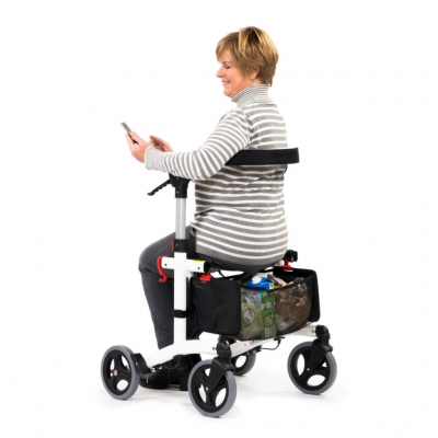 MultiMotion Rollator Trollimaster RA66 zitten