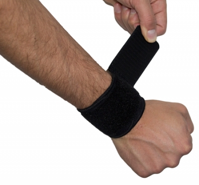 put on the medidu wrist wrap