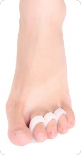 pair of toe seperators